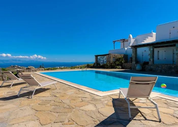 Carmelita Holiday House With Pool By Stylishstays